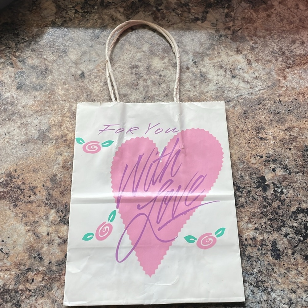 Bundle American Greetings Gift Bag & Hallmark Gift Bag ~ Heart Valentines Day - Picture 6 of 9